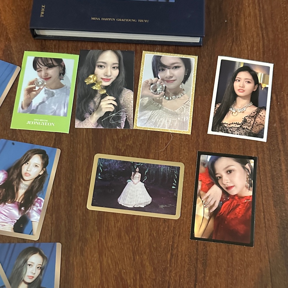 TWICE Feel Special Album + preorder photo cards - Picture 4 of 7